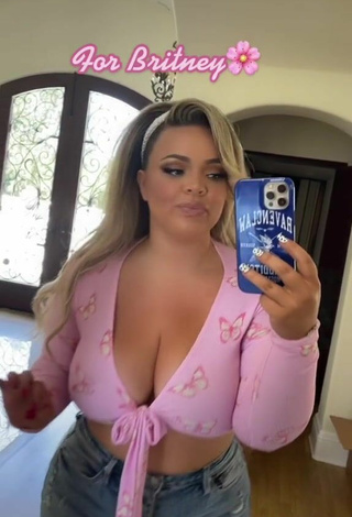 2. Sexy Trisha Paytas Enseña Escote