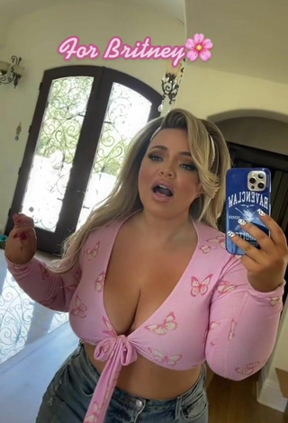 3. Sexy Trisha Paytas Enseña Escote