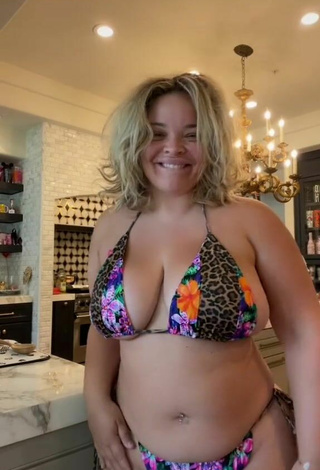 2. Sexy Trisha Paytas Con Bikini