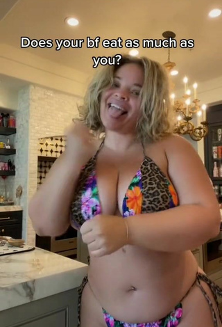 4. Sexy Trisha Paytas Con Bikini