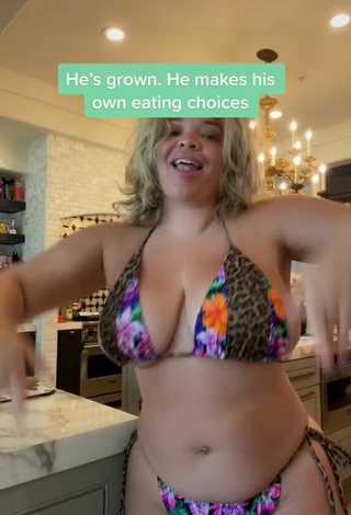 5. Sexy Trisha Paytas Con Bikini