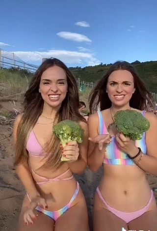 Caliente Aitana & Paula Etxeberria con Bikini