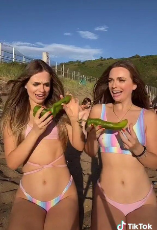 4. Caliente Aitana & Paula Etxeberria Con Bikini