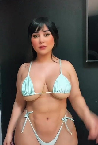 Magnífica Victoria Matosa con Tentadores Mini Bikini y Tetas Saltarinas