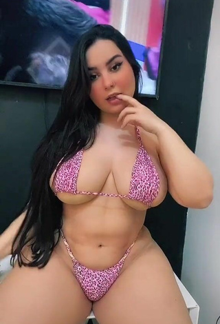 Victoria Matosa Parece Elegante con Mini Bikini