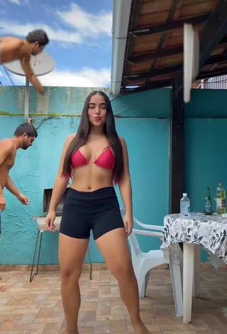 2. Sexy Aline Borges Con Sujetador De Bikini Y Pechos Saltarinas