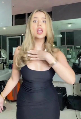 3. Sexy Amanda Díaz Con Vestido Negro