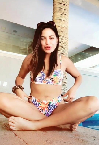 3. Guapísima Ana Morquecho Con Atractivos Bikini Floral