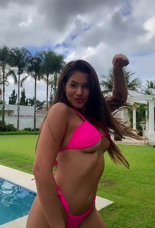 4. Caliente Ayarla Souza Con Tanga En La Piscina