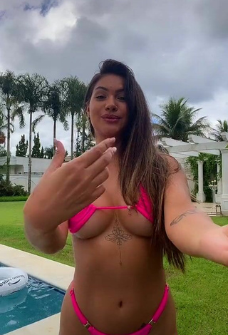 5. Increíble Ayarla Souza Con Bikini Rosado Margarita En La Piscina