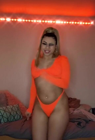 2. Atractiva BbygShai Con Provocativos Bikini Naranja Neón