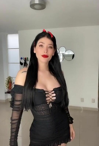 Sexy Brenda Zambrano con Vestido Negro