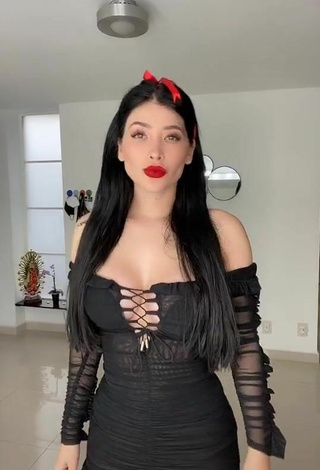 2. Sexy Brenda Zambrano Con Vestido Negro