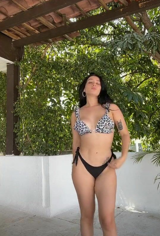 2. Bonita Brenda Zambrano Con Sujetador De Bikini