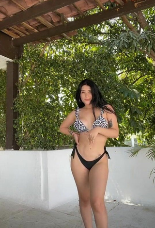 4. Bonita Brenda Zambrano Con Sujetador De Bikini