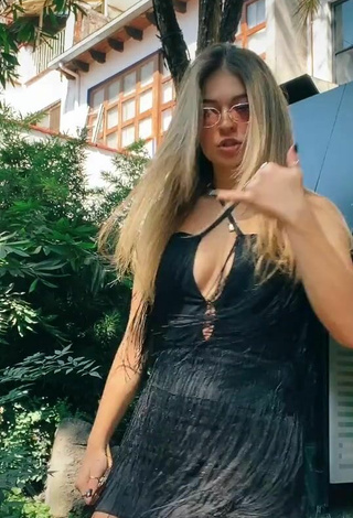 3. Sexy Carlota Madrigal Con Vestido Negro