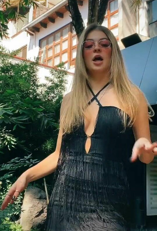 4. Sexy Carlota Madrigal Con Vestido Negro