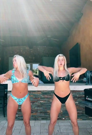 3. Caliente Hanna & Haley Cavinder Con Bikini