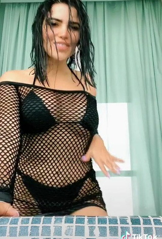 4. Sexy Dania Méndez Con Vestido Negro