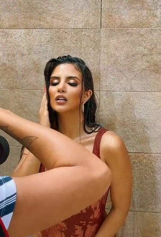 3. Sexy Dayanara Peralta Enseña Escote Con Traje De Baño