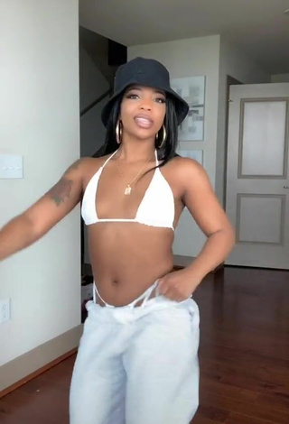 3. Caliente De'arra Taylor Con Bikini Blanco